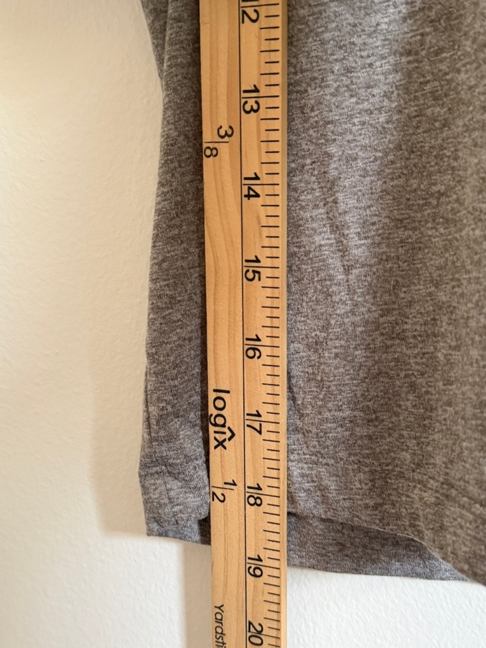 Vuori Energy Tee Shirt Size Medium Gray Women’s Crop Athletic T Shirt Top - Picture 7 of 7